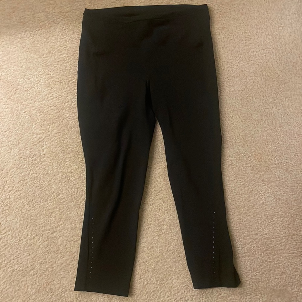 Lululemon black work out capris
